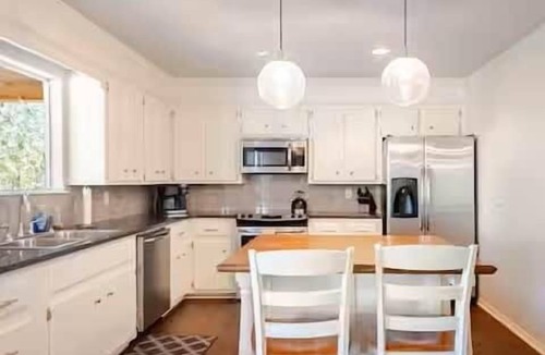 Checotah House | Lake Eufaula Waterfront Retreat: Boat Slip & nearby Sandy Beaches!