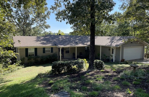 Mid America House | Lake Hamilton, BoatHouse, Hot Tub, Barge Rental, Sleeps 10, H.S. National Park