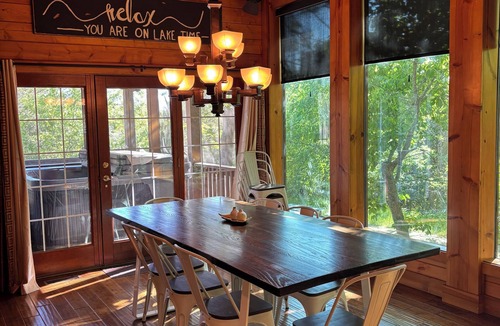 Eagle Rock Cabin | Lake View Cabin with Lake Access & Rooftop Patio