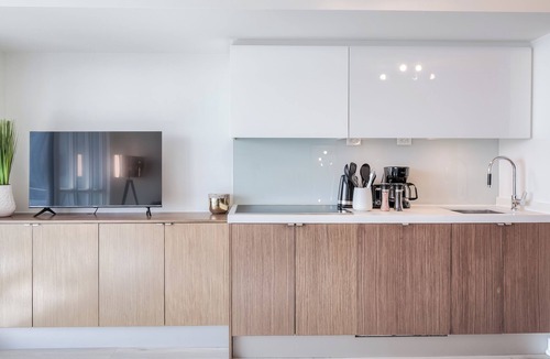 Fort York Apartment | Lake View Carlt