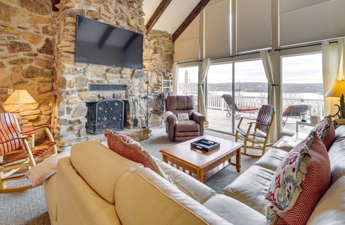 Eufaula Cabin | Lake-View Eufaula Getaway w/ Deck, Fire Pits!