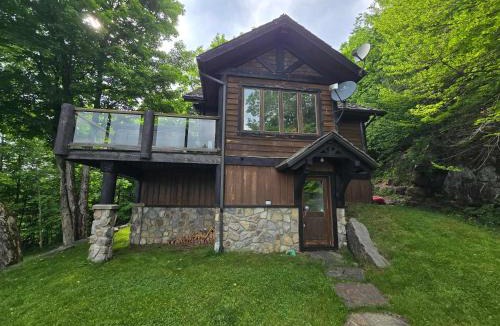 Saint-Faustin-Lac-Carre Ski Chalet | Lake views, spa, king bed, Golf Club amenities