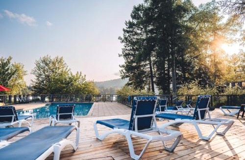 Lac Superieur Village House | Lakefront and Mountain View - Resort Studio