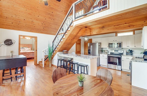 Bee Branch House | Lakefront Arkansas Home w/Deck, Grill & Cornhole!