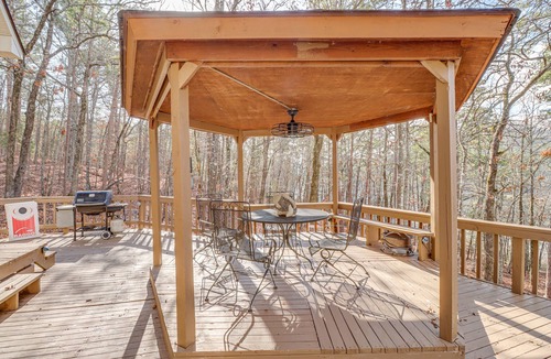 Bee Branch House | Lakefront Arkansas Home w/Deck, Grill & Cornhole!