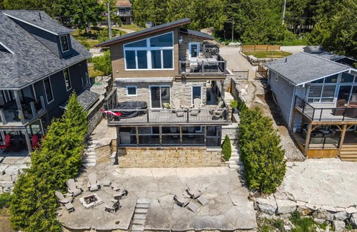 Lion's Head House | Lakefront Boat Slip Hot Tub