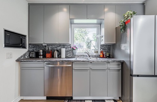 Port Credit House | Lakefront Bungalow in Port Credit, Mississauga South