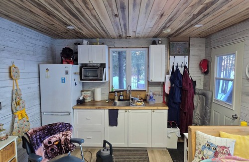 Admaston/Bromley Cabin | Lakefront cabin for 2 with hot tub close to 4 golf courses within 25 mins.