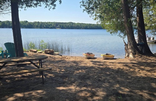 Admaston/Bromley Cabin | Lakefront cabin for 2 with hot tub close to 4 golf courses within 25 mins.