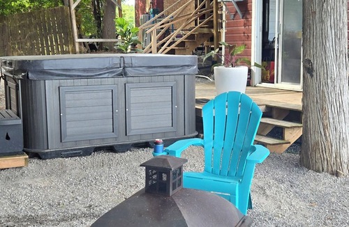 Admaston/Bromley Cabin | Lakefront cabin for 2 with hot tub close to 4 golf courses within 25 mins.