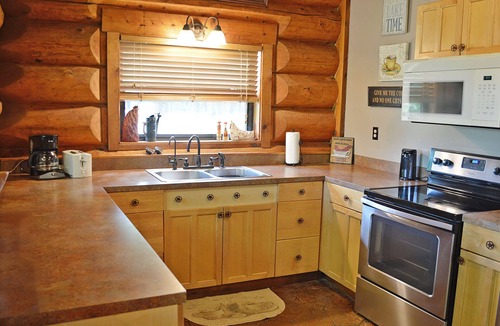 Marble Falls Cabin | Lakefront Cabin w/Loft Sleeps 12 Amenities