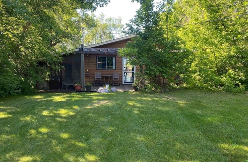Hillside Beach Cottage | Lakefront cottage - two decks overlooking Lake Winnipeg