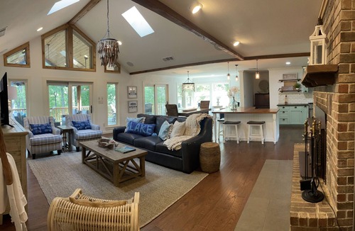 Mid America Cottage | Lakefront Cottage on Lake Hamilton with private dock- The Perch