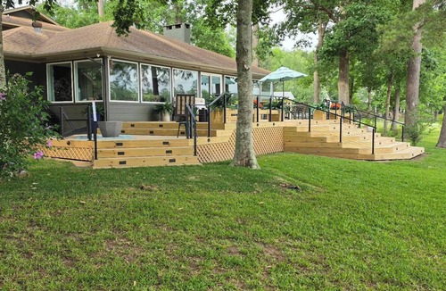 Hillister House | Lakefront Experience with Breathtaking Views Throughout