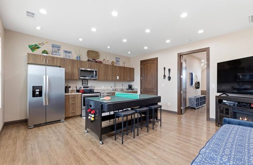 Little Elm Apartment | Lakefront Game Loft: Near Universal Kids & Frisco