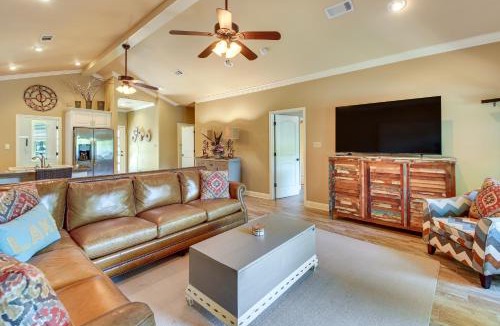 Mid America House | Lakefront Gem w/Boat Dock! 6 Mi to Hot Springs NP