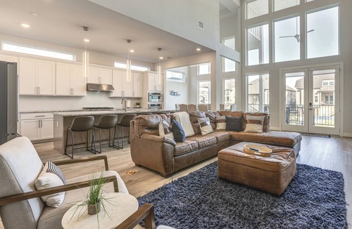 French Quarter Cottage | Lakefront Home on Lake Conroe w/Boat Dock & Views