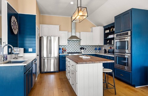 Granbury House | Lakefront home on peaceful cove .just steps from Granbury's historic square
