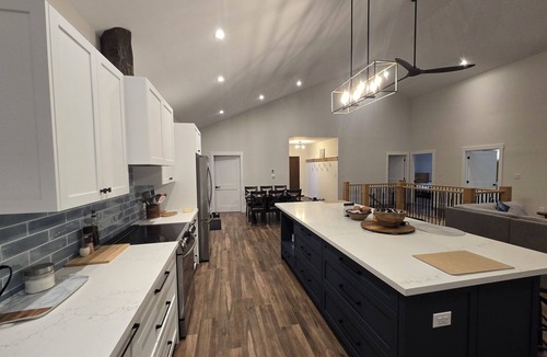 Roseneath House | Lakefront Home With Wheelchair Access, Private Boat Launch, Clean and New