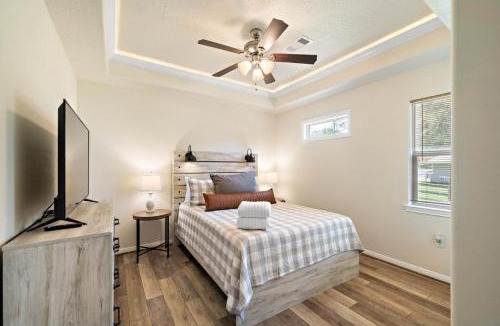 West Livingston House | Lakefront home with huge yard and picturesque front Porch