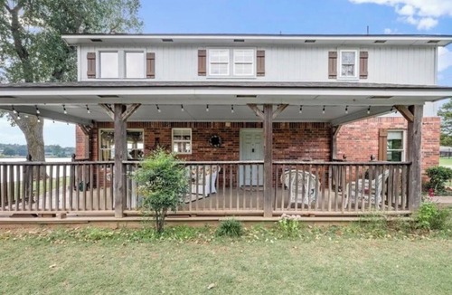 Guthrie House | Lakefront Lodge on Lake Guthrie — Sleeps 8, Private Dock, Stunning Views