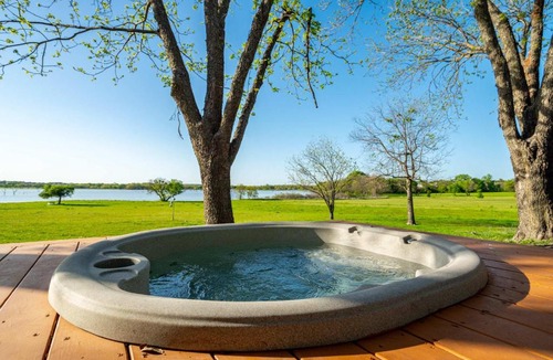 Rowlett House | Lakefront Luxe 5BR 2Bath Home with Pool & Hot Tub