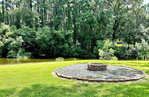 Negreet House | Lakefront Luxury: Commercial Icemachine, Fire Pit, Your Getaway Awaits!