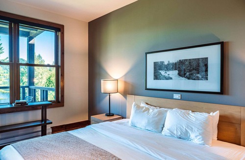 Lac Superieur Village Condo | Lakefront & Mountain View - 1 Bedroom Resort Suite
