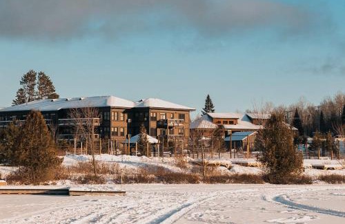 Lac-Superieur House | Lakefront, Mountain View - Resort Loft