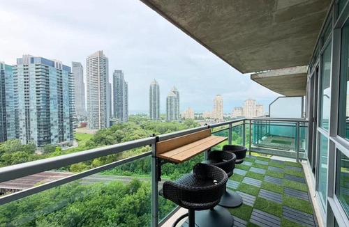 Humber Bay Apartment | Lakefront Oasis Modern 1BR w Den with Parking