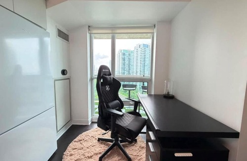 Humber Bay Apartment | Lakefront Oasis Modern 1BR w Den with Parking
