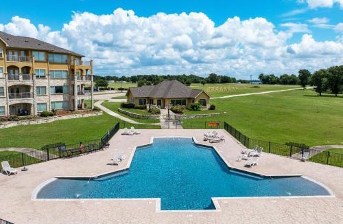 Eureka House | Lakefront Paradise with Stunning Views!