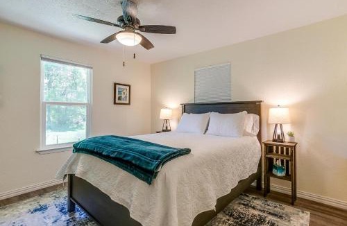 Granbury House | Lakefront Retreat w Dock, Firepit & Large Deck