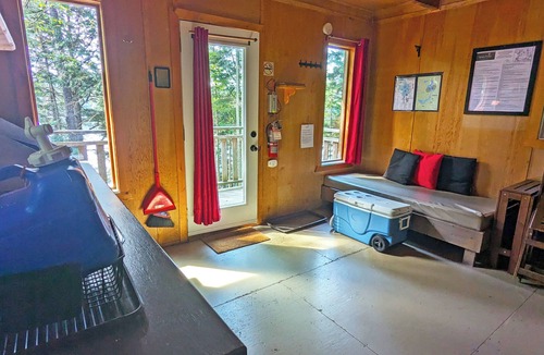 Saint-Faustin-Lac-Carre House | Lakefront treehouse, close to parking | Lodging #03