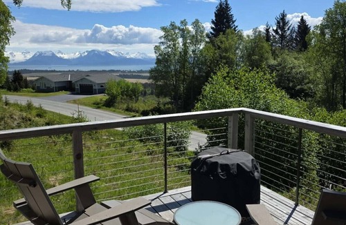 Homer House | Lakeshore Lodging 3 Bedroom Home