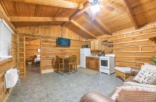 Madill Hotel | Lakeside 2BR Suite | Cozy & Comfortable Hotel Room at Texoma Shores Resort