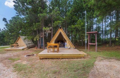 Onalaska RV Rental | Lakeside A-Frame | Waterfront Stay Lake Views