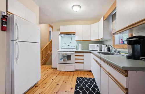 Northern Bruce Peninsula House | Lakeside BEACH | Kayaks | Economy Stay