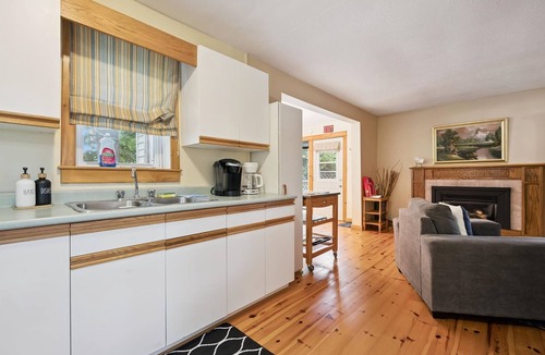 Northern Bruce Peninsula House | Lakeside BEACH | Kayaks | Economy Stay