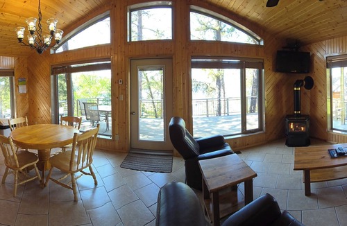 Sioux Narrows Nestor Falls Cottage | Lakeside deluxe 2 bedroom cottage