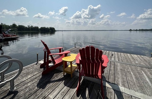 Drummond-North Elmsley House | Lakeside Escape: Cozy Cottage under the stars