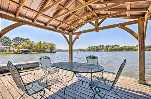 Willis House | Lakeside Hideaway Cabin - Rest & Recharge