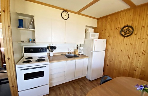 Falcon Lake Cabin | "Lakeside Landing" Escape to paradise