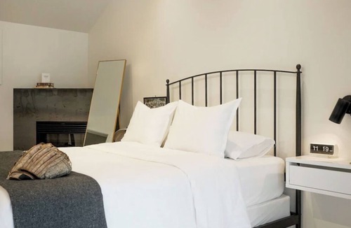 Wellington Hotel | Lakeside Motel