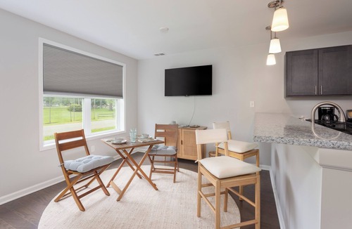 Lake Erie Beach Condo | Lakeside Oasis