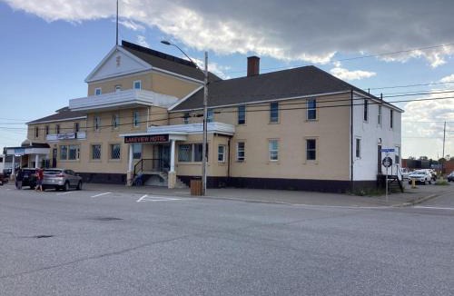 Wawa Hotel | Lakeview Hotel