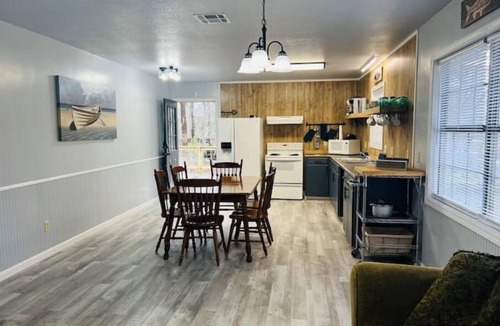 Negreet House | Lanan Hideaway on Toledo Bend >B CLOSE TO TOLEDO TOWN!