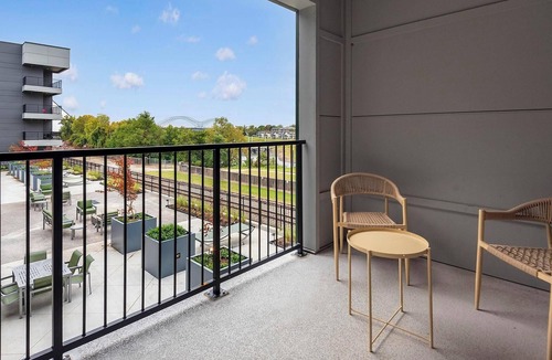 Pinch District Apartment | Landing | Amazing 1BD, Rooftop Lounge, Gym