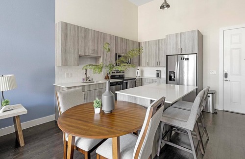 Fort Worth Apartment | Landing | Amazing 1BD in Bricktown