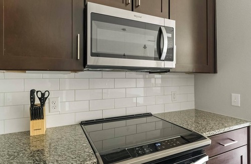 New Caney Apartment | Landing | Amazing 2BD, Gym